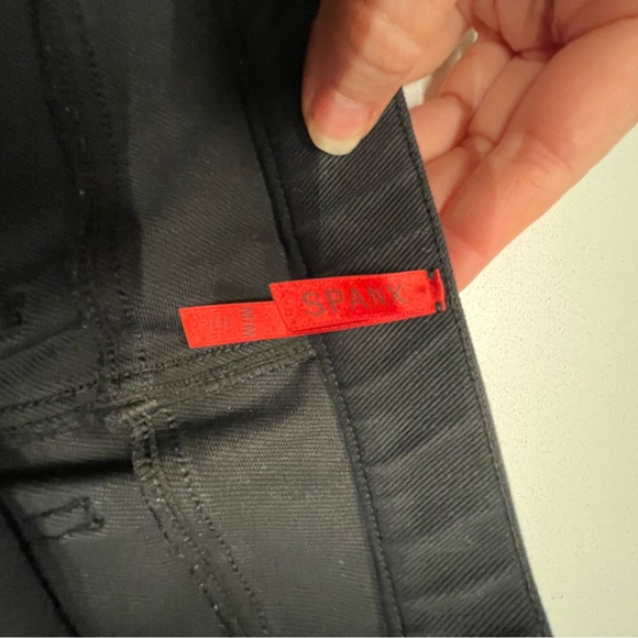 $148 Spanx Jeanish ankle leggings black shaping denim Medium 26” inseam - Picture 7 of 15